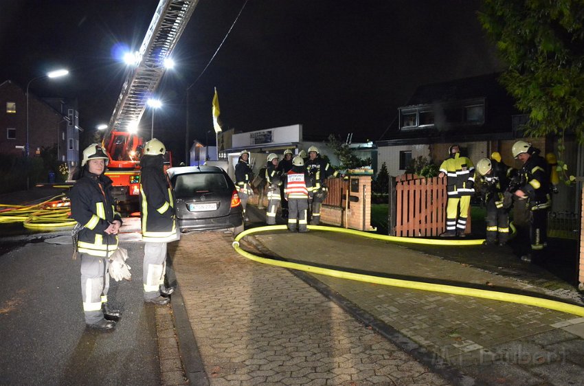 Feuer 4 Koeln Immendorf Giesdorfer Allee P299.JPG